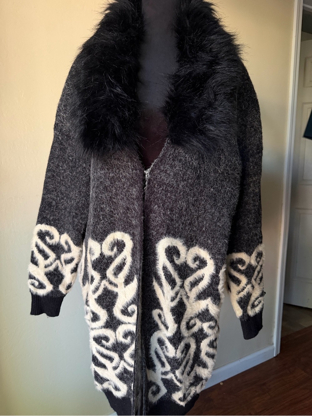 Oversized faux fur collar long cardigan whimsical cozy MED 90s y2k penn